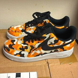 Nike Air Force 1 07 LV8